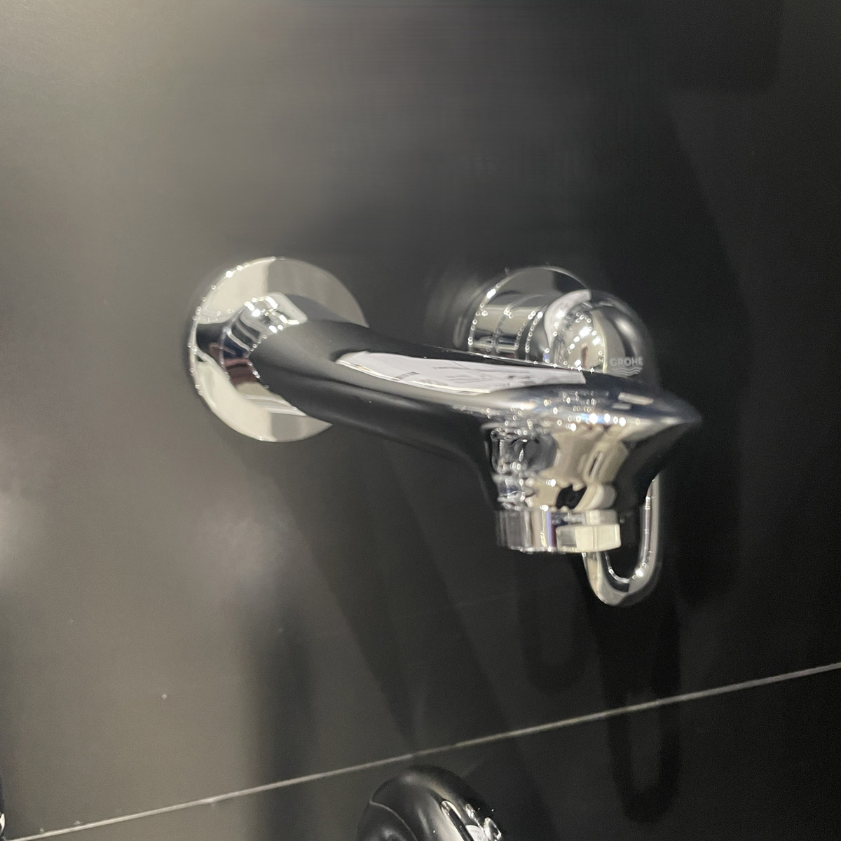 Vòi chậu gắn tường nóng lạnh 2 lỗ Eurostyle GROHE 19571003 - 3