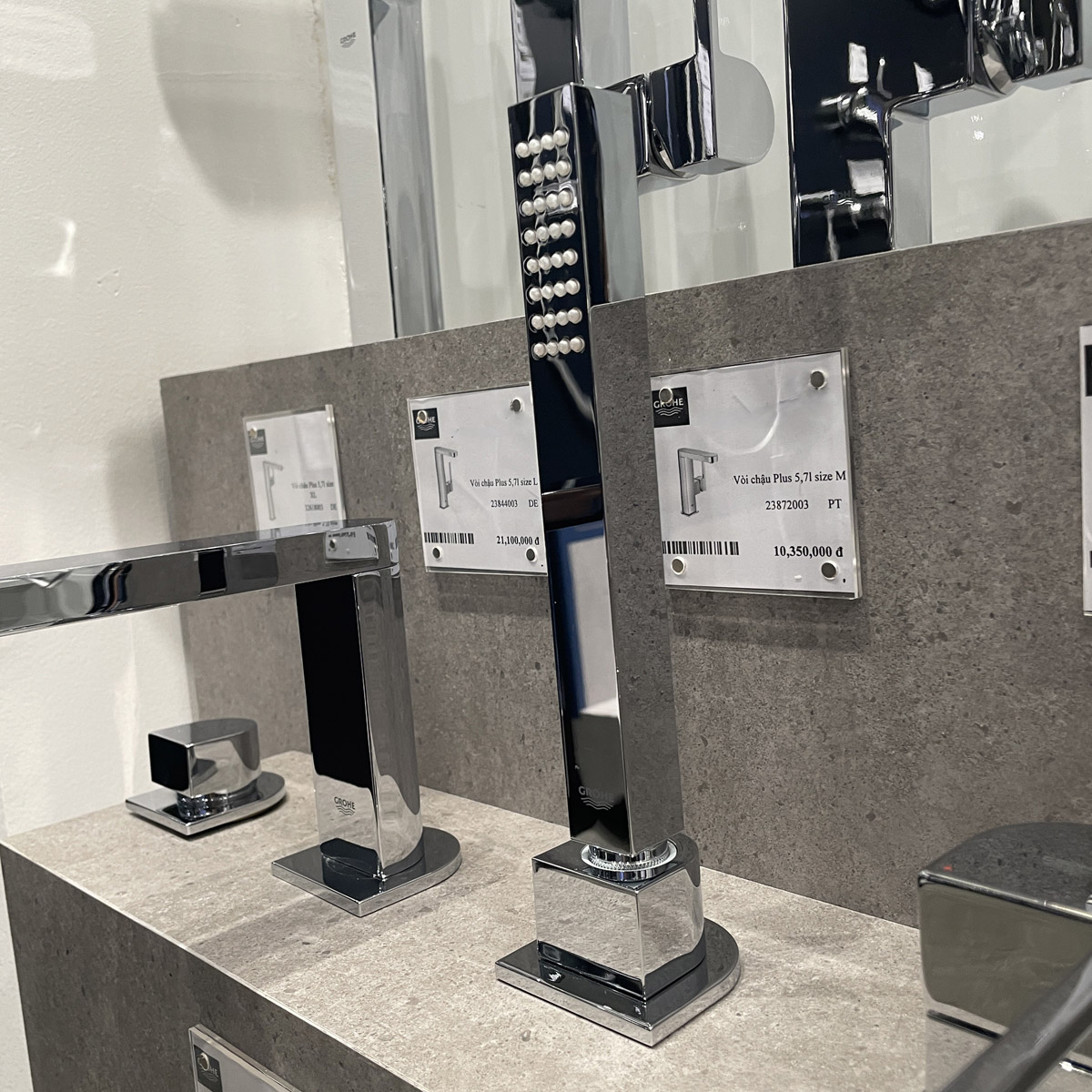 Vòi bồn tắm 4 lỗ nóng lạnh kèm tay sen Plus GROHE 29307003 - 9
