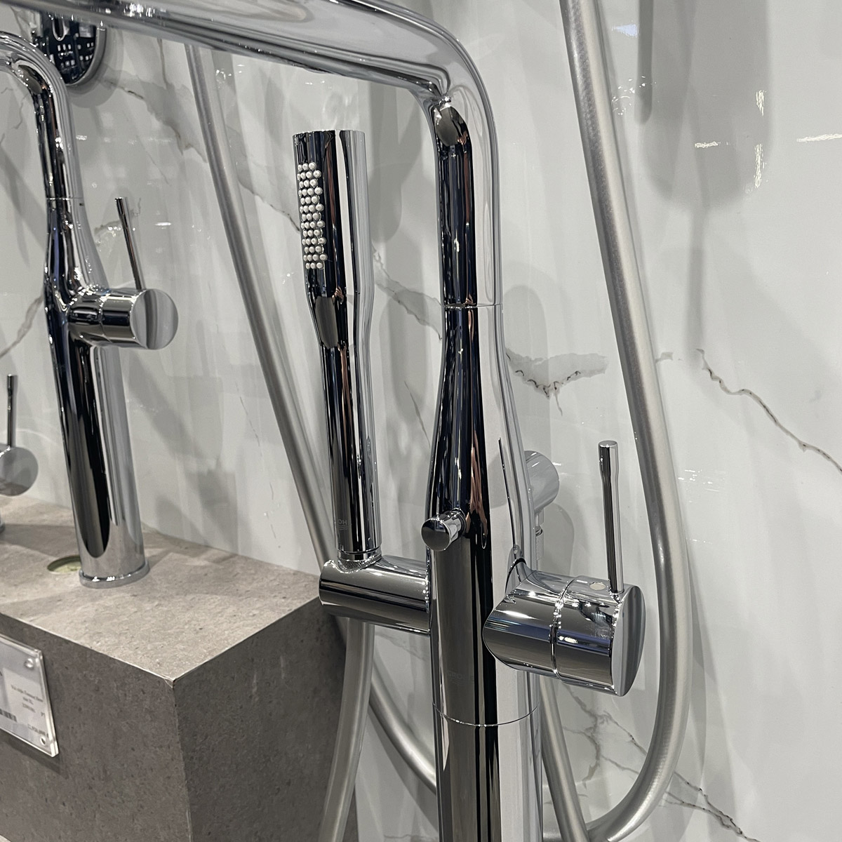 Vòi bồn tắm đặt sàn nóng lạnh Essence GROHE 23491001 - 11