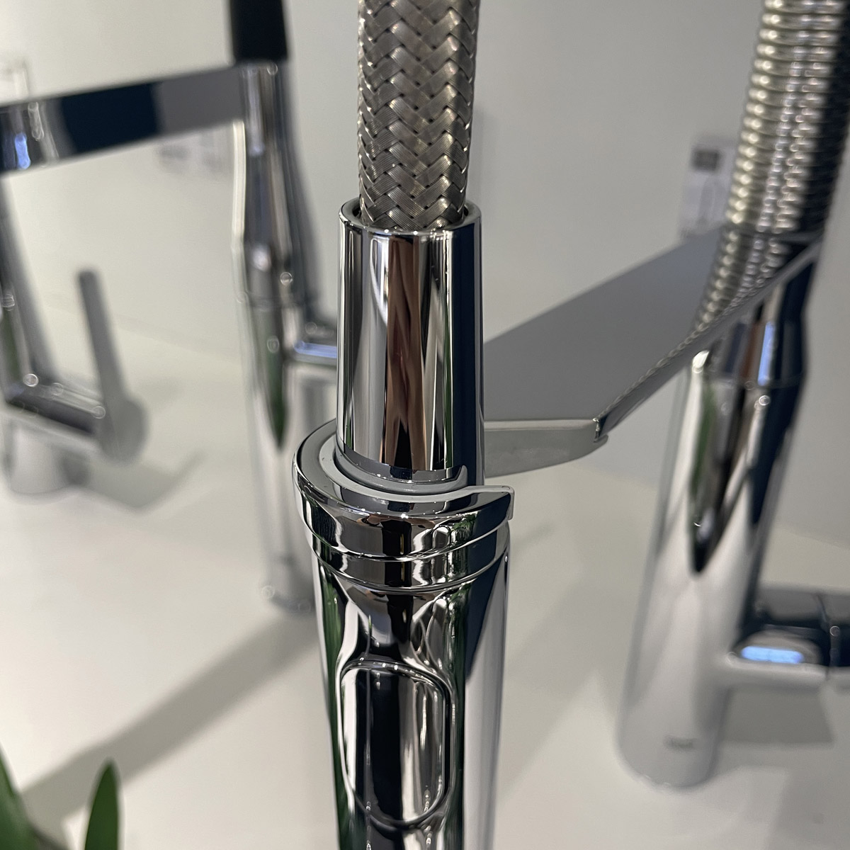 Vòi bếp dây rút nóng lạnh K7 Grohe 32950000 - 2