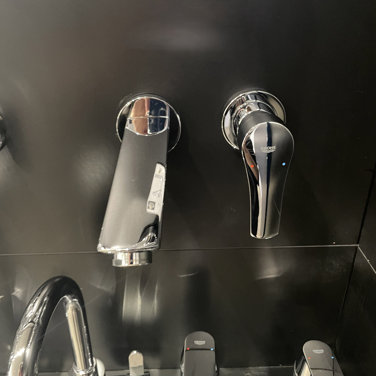 Vòi chậu gắn tường nóng lạnh 2 lỗ Eurosmart GROHE 29338003 - 8