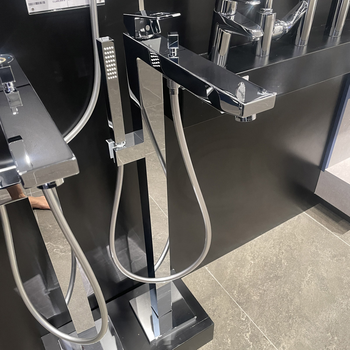Vòi bồn tắm đặt sàn Eurocube Grohe 23672001 - 12
