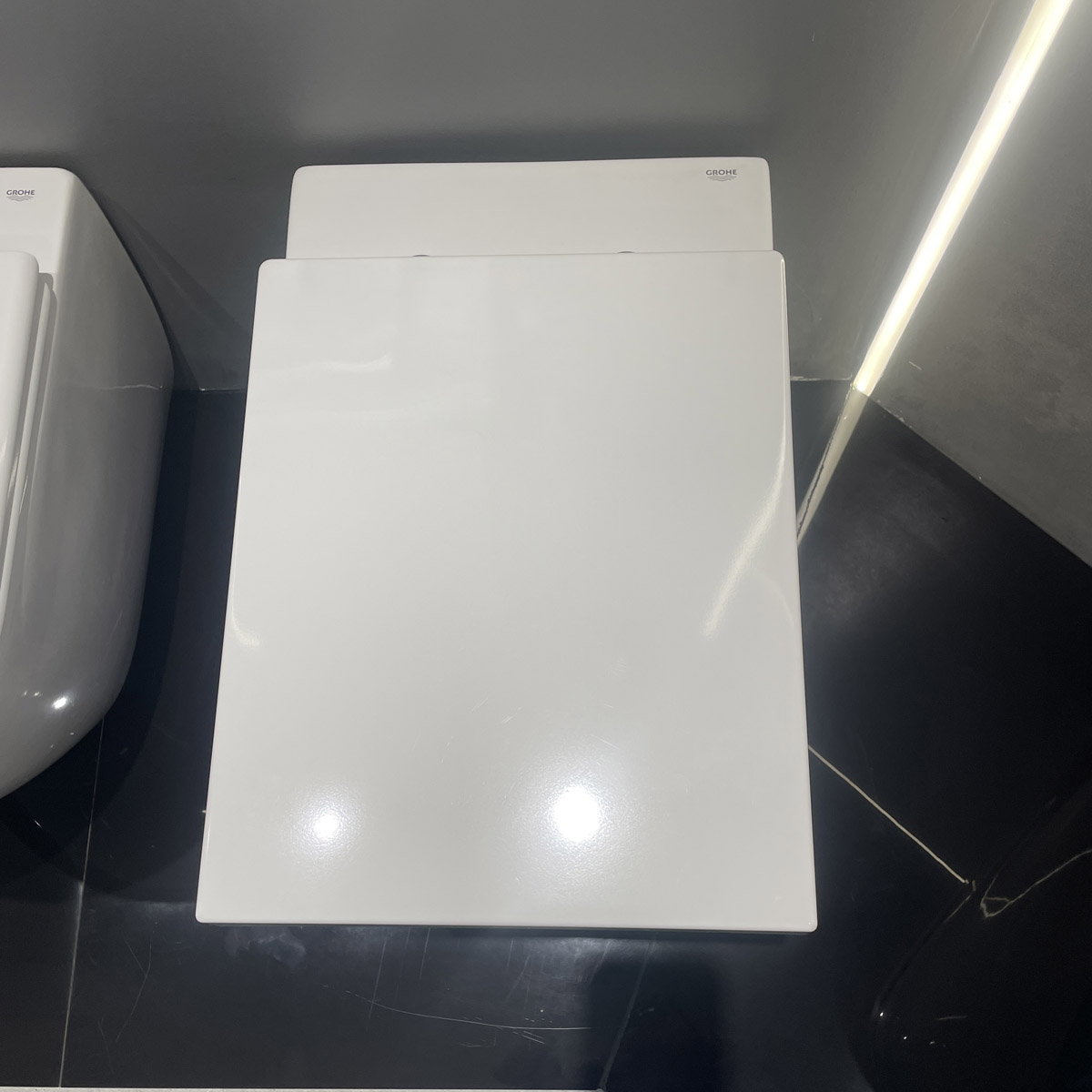 Thân bồn cầu đặt sàn Cube Ceramic GROHE 3948500H - 8