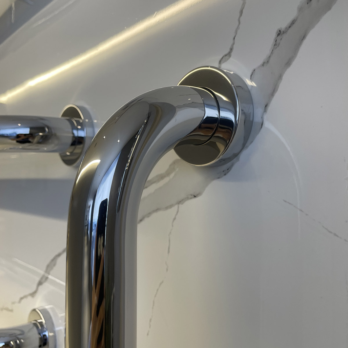 Thanh tay vịn Essentials GROHE 40797001 - 8