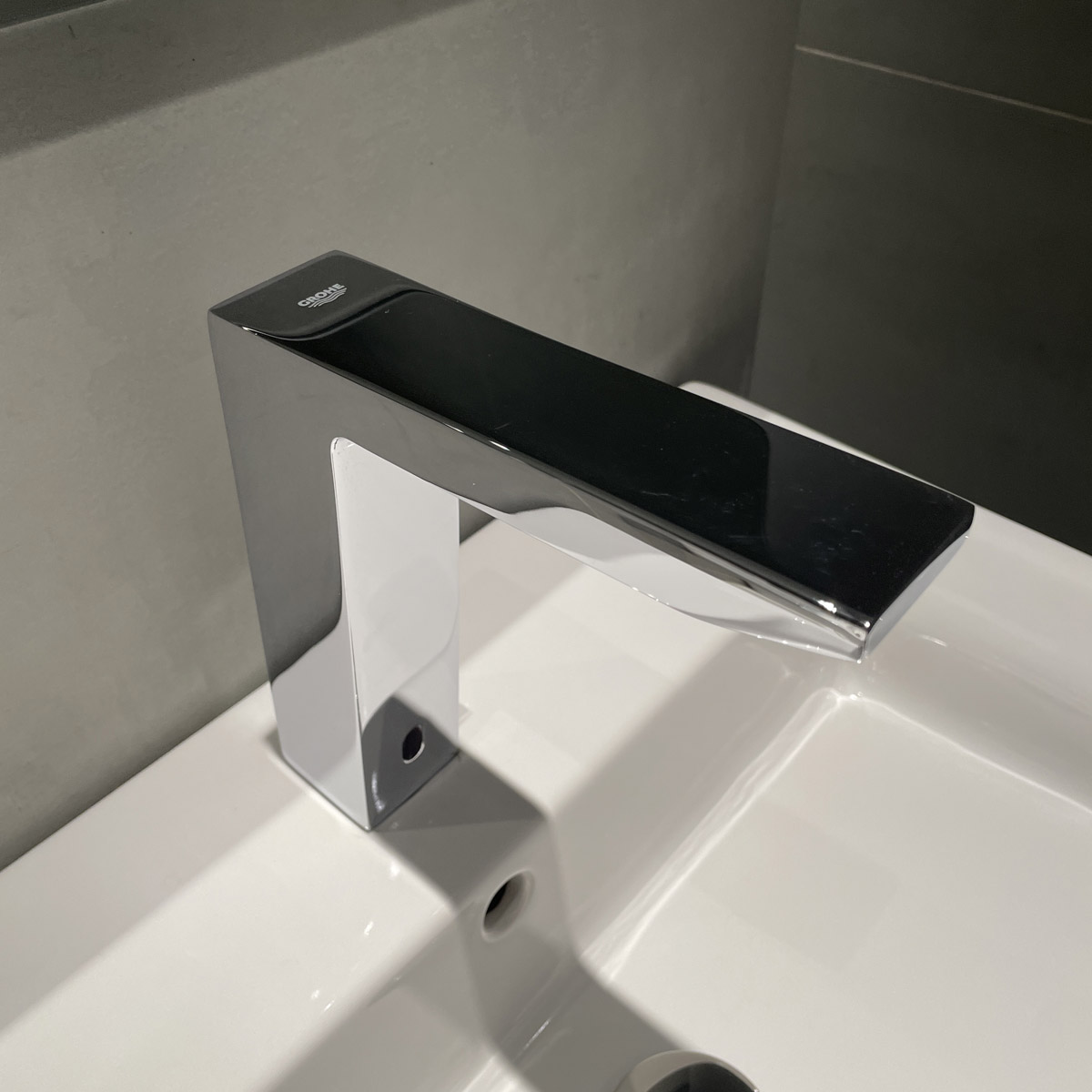 Vòi chậu nóng lạnh cảm ứng dùng pin Eurocube E GROHE 36441000 - 11