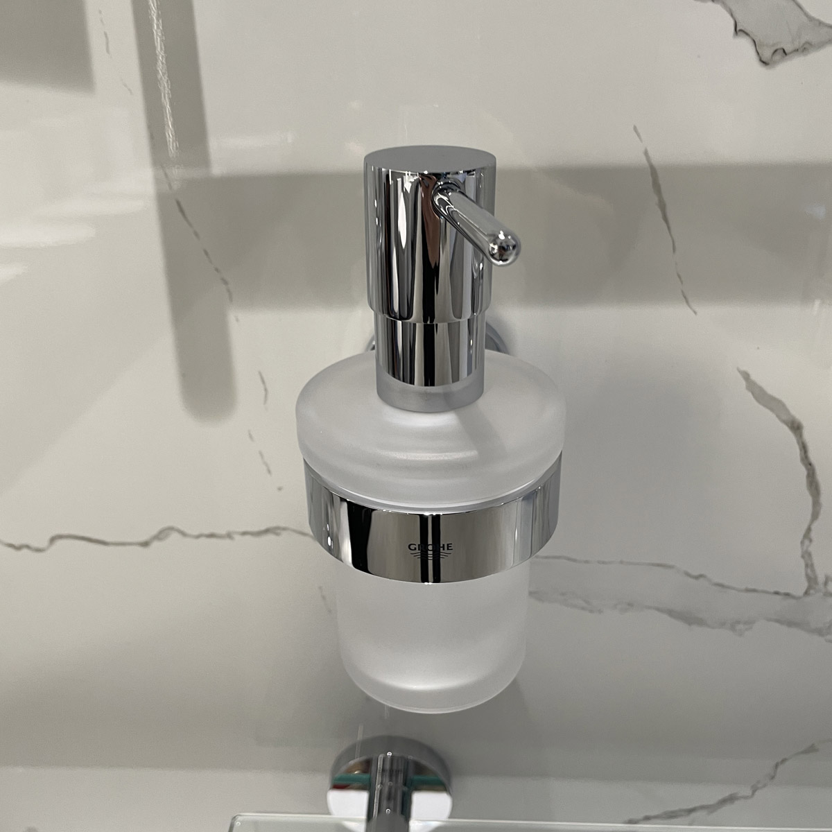 Bộ hộp xịt xà phòng gắn tường Essentials GROHE 40448001 - 4
