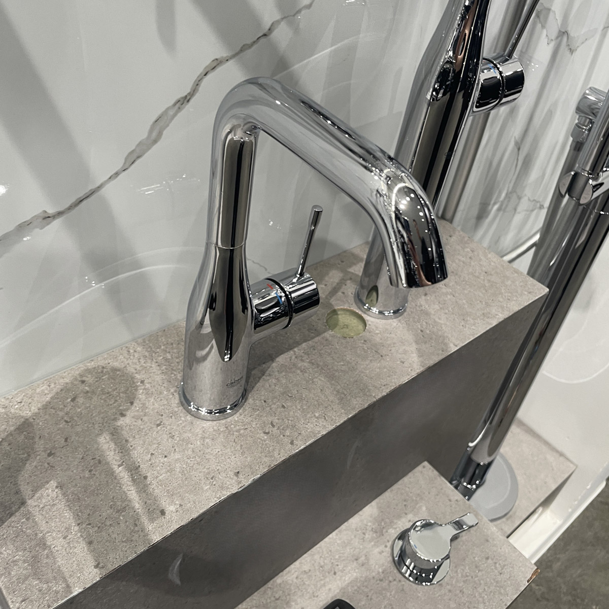 Vòi chậu nóng lạnh Essence L-size GROHE 32628001 - 8