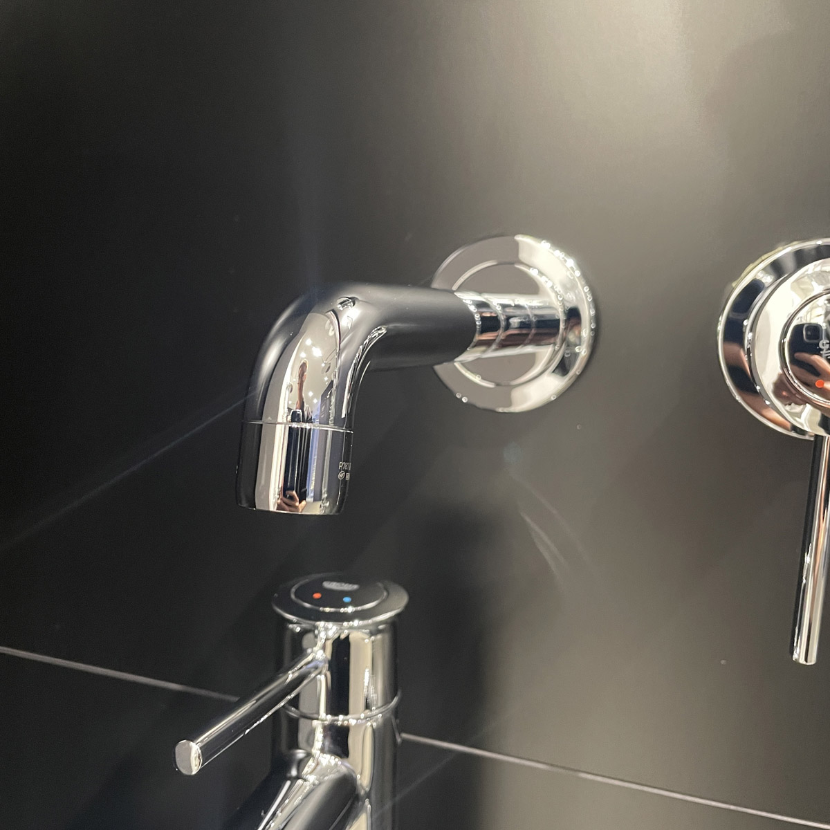 Vòi chậu gắn tường nóng lạnh 2 lỗ BauClassic GROHE 20292000 - 3