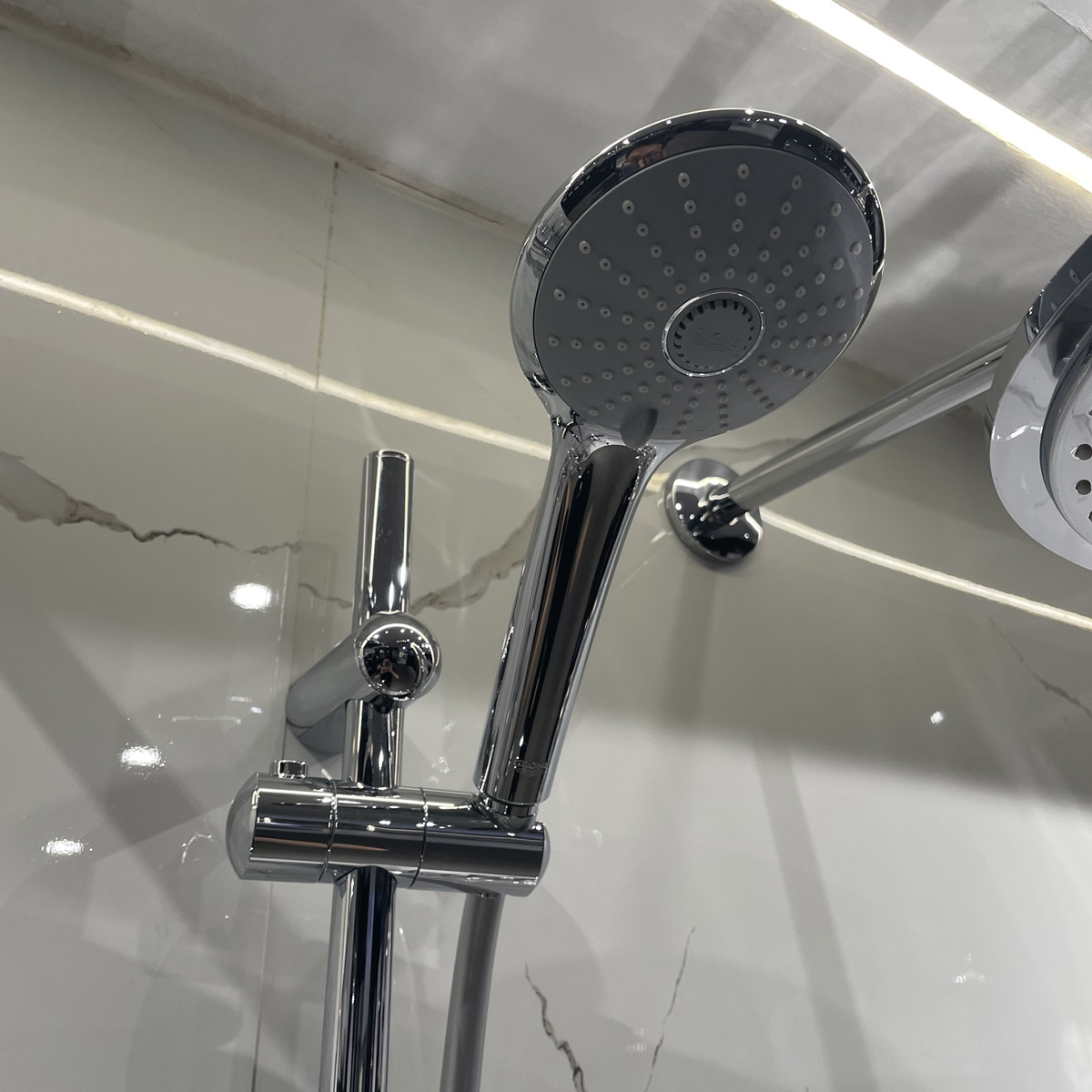 Bộ tay sen và thanh trượt 600mm Euphoria 110 Massage GROHE 27231001 - 7