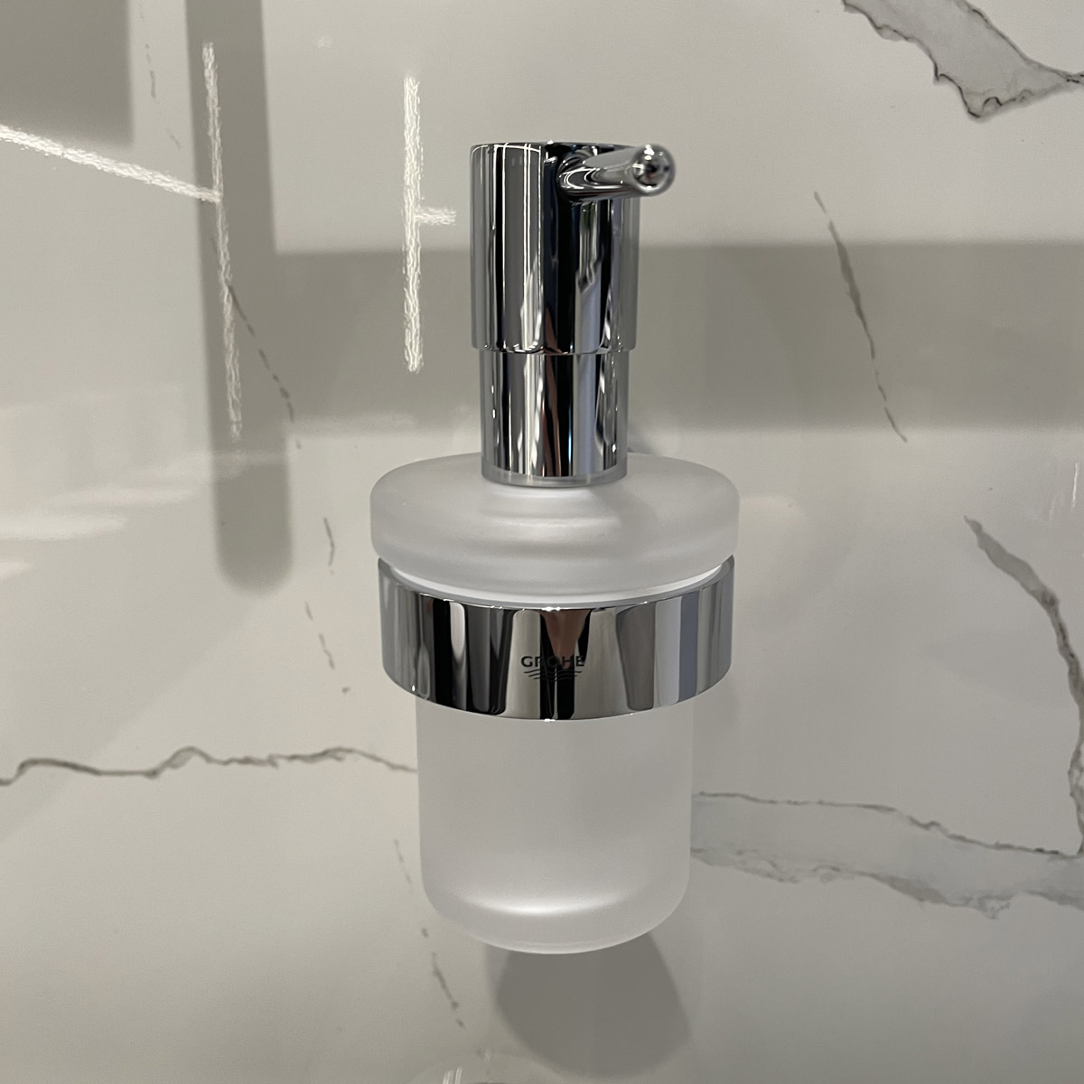 Bộ hộp xịt xà phòng gắn tường Essentials GROHE 40448001 - 2