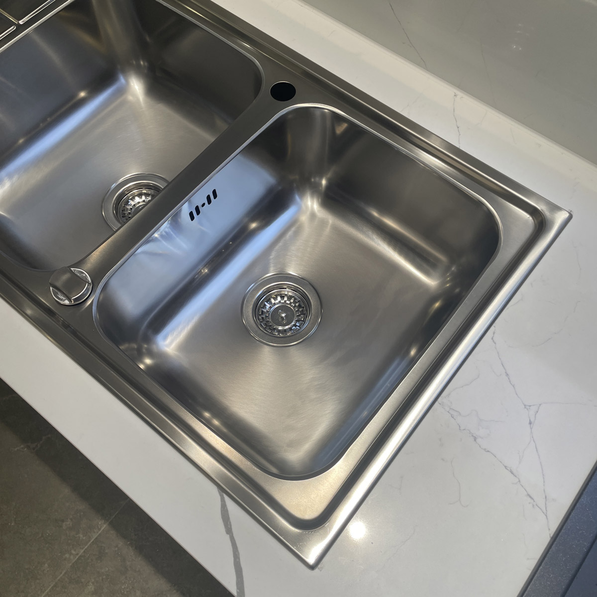 Chậu rửa chén 2 hộc cánh trái K500 GROHE 31588SD1 - 11