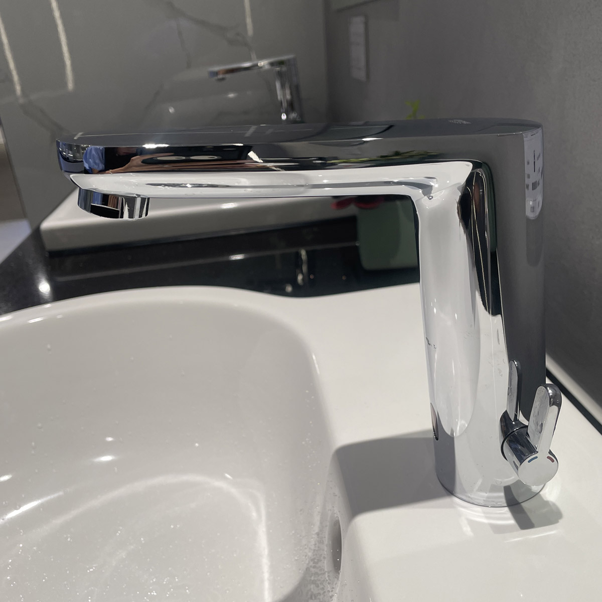 Vòi chậu cảm ứng nhiệt độ dùng pin Eurosmart Cosmopolitan E GROHE 36422000 - 3