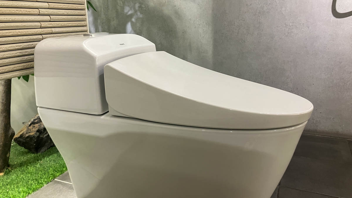 Bồn cầu 1 khối INAX AC-1032VN (AC1032VN) nắp đóng êm - 9