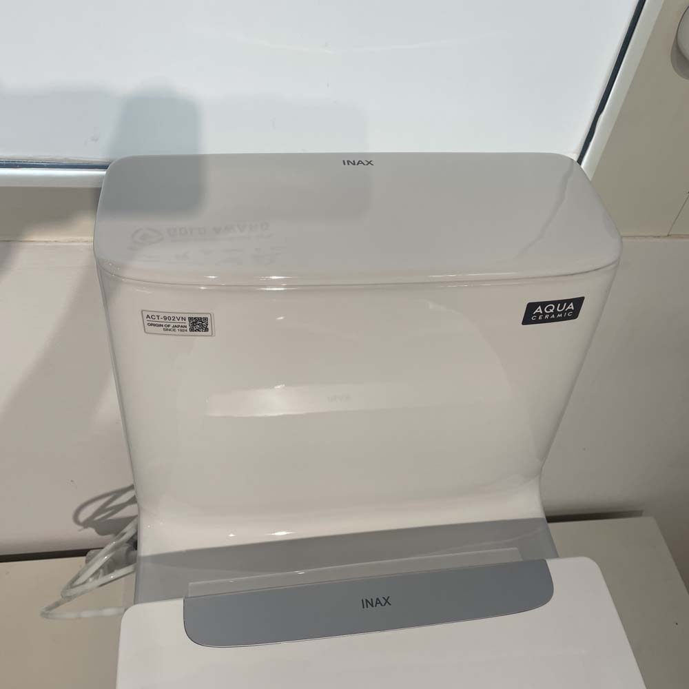 Bồn cầu 1 khối xả cảm ứng nắp rửa cơ INAX ACT-902 + CW-S32VN - 4