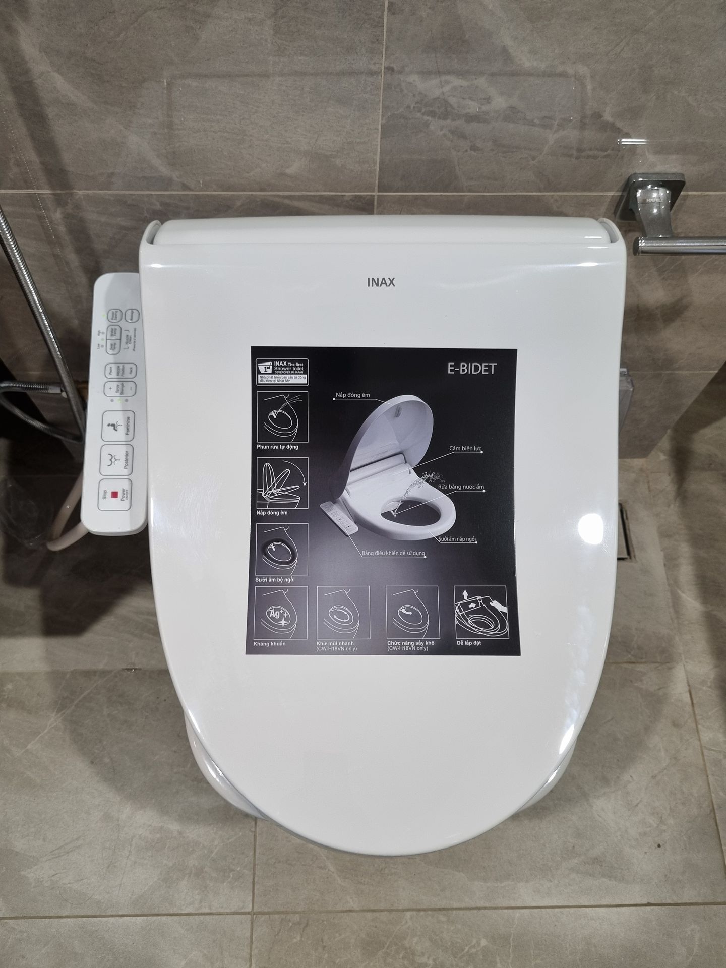 Nắp rửa điện tử thông minh INAX CW-H17VN (CWH17VN) - 12