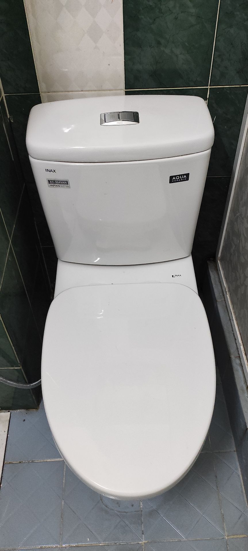 Bồn cầu 2 khối INAX AC-504VAN (AC504VAN) nắp đóng êm - 4