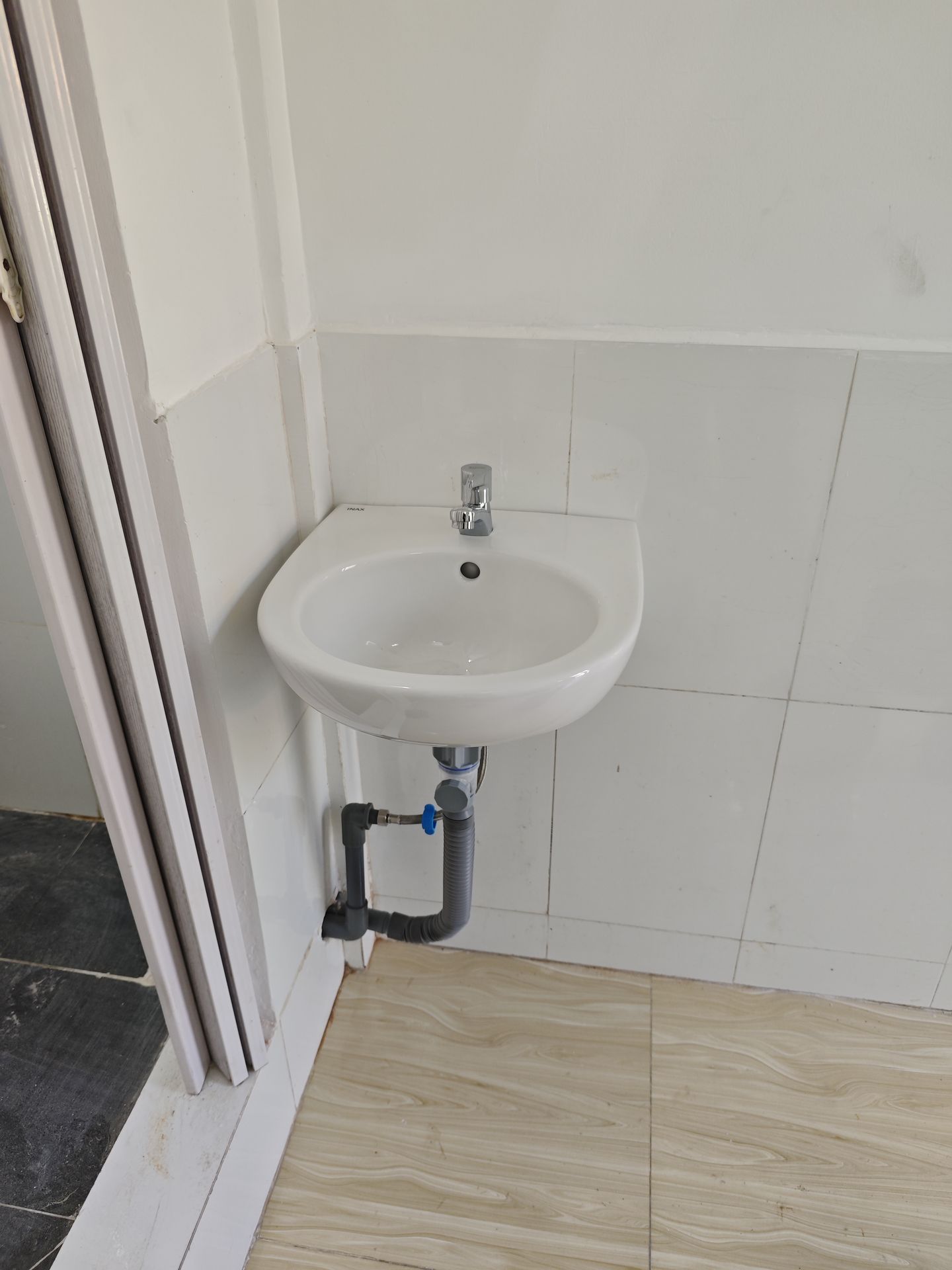 Chậu rửa lavabo treo tường INAX L-282V (L282V) (L-282VFC) - 6