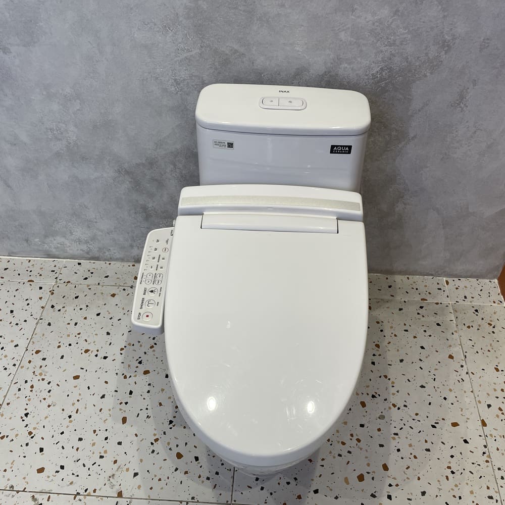 Bồn cầu 1 khối nắp điện tử INAX AC-989 + CW-KB22AVN - 4
