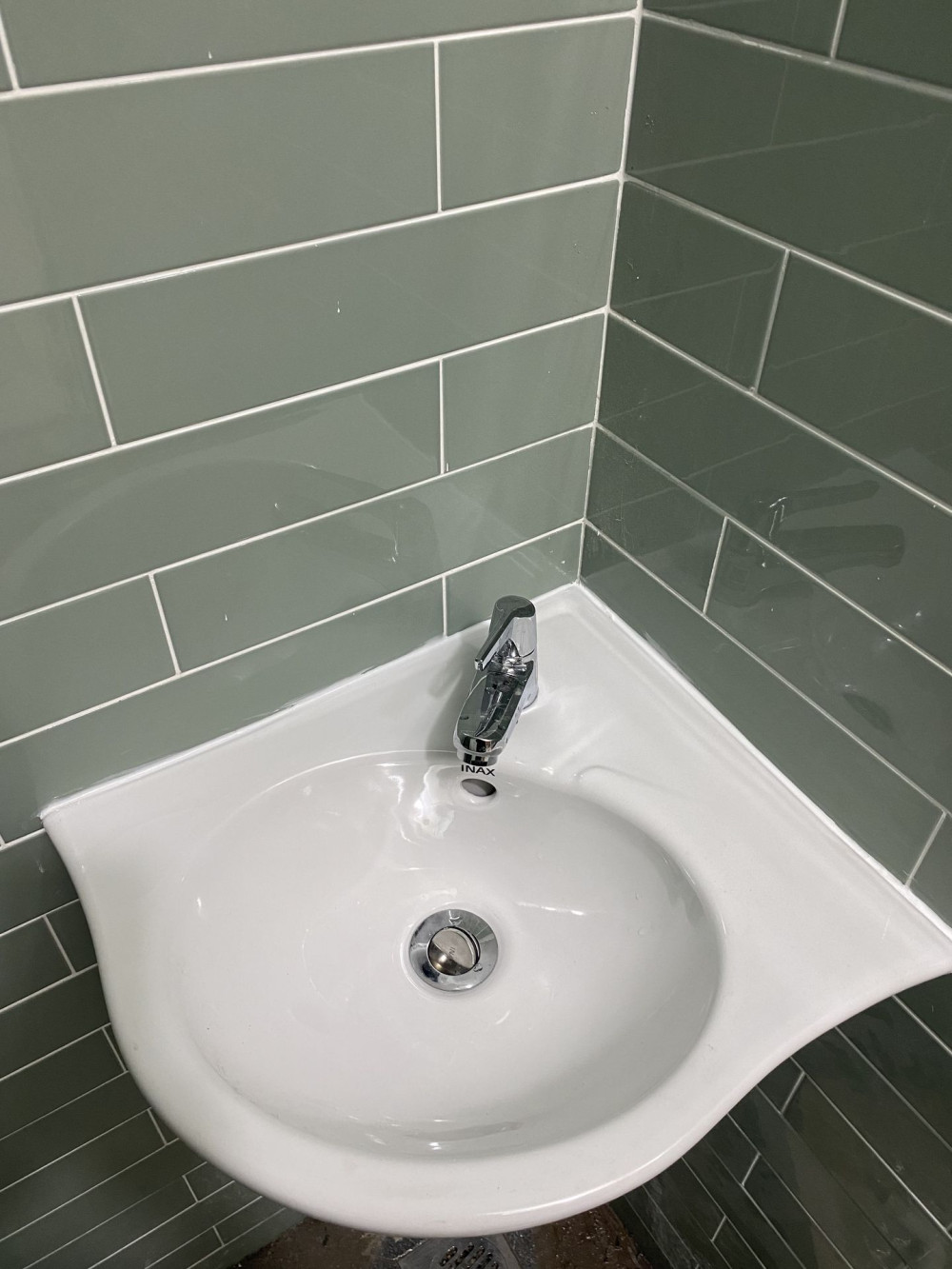 Chậu rửa lavabo treo tường INAX L-281V (L281V) đặt góc - 6