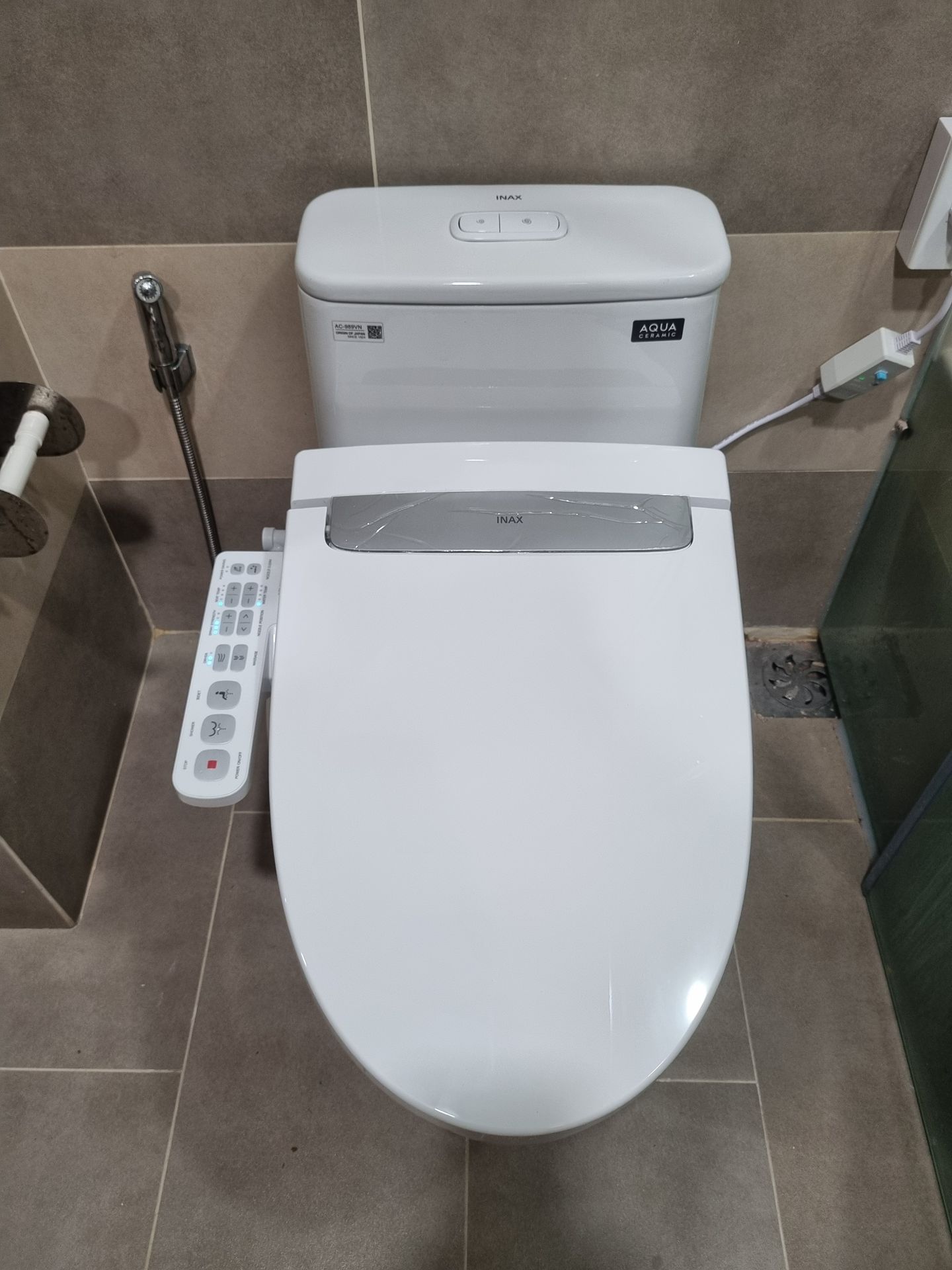 Bồn cầu 1 khối nắp điện tử INAX AC-989 + CW-H20VN - 15