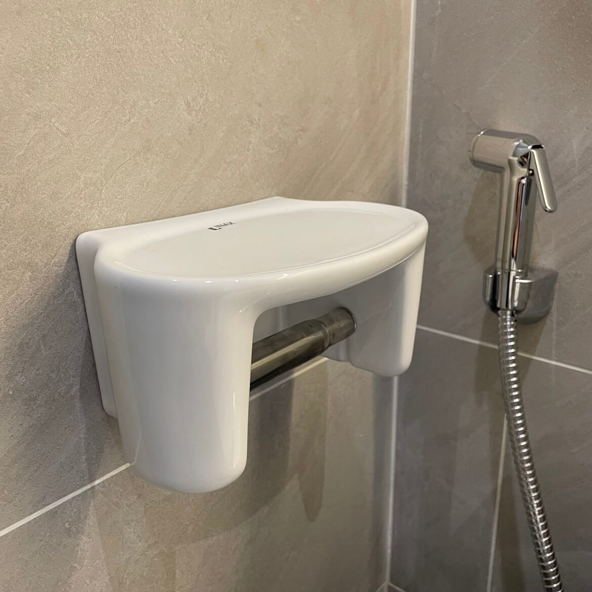 Hộp giấy vệ sinh bằng sứ INAX H-486V (H486V) - 6