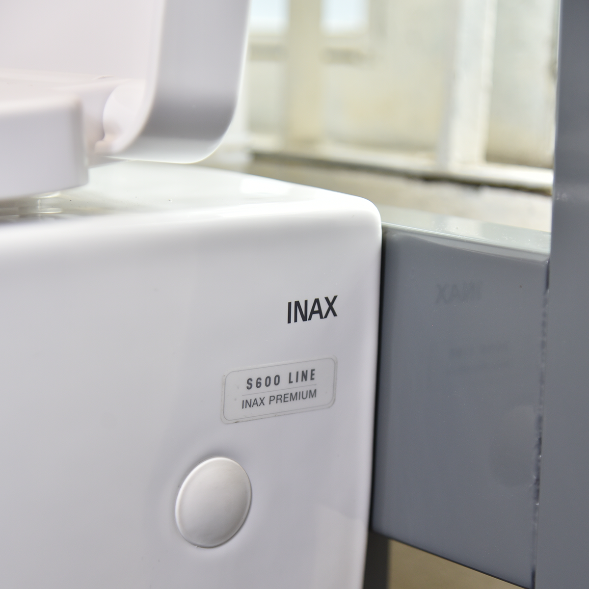 Bồn cầu treo tường INAX AC-952VN (AC952VN) nắp đóng êm - 17