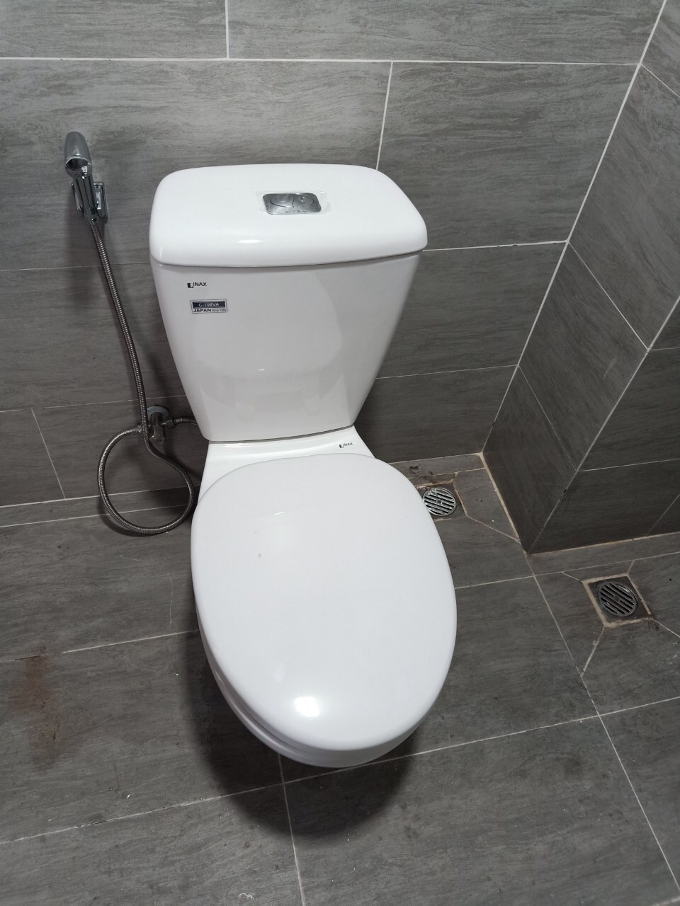 Bồn cầu 2 khối INAX C-108VAN (C108VAN) nắp đóng êm - 4