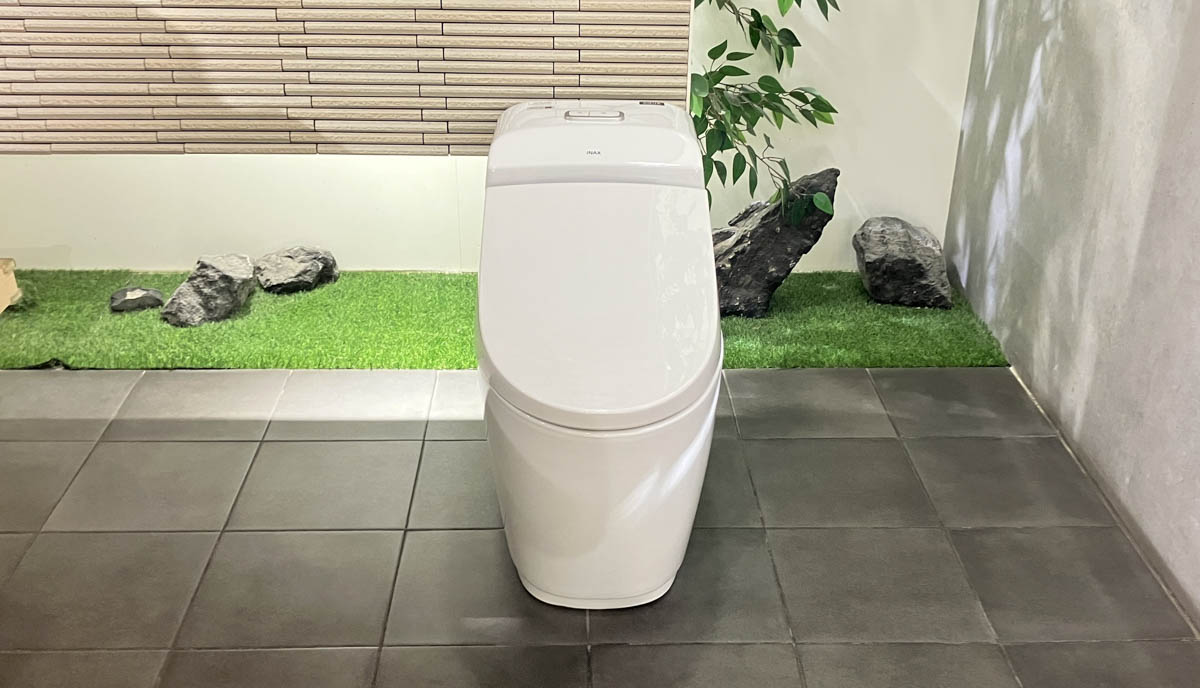 Bồn cầu 1 khối INAX AC-1032VN (AC1032VN) nắp đóng êm - 6