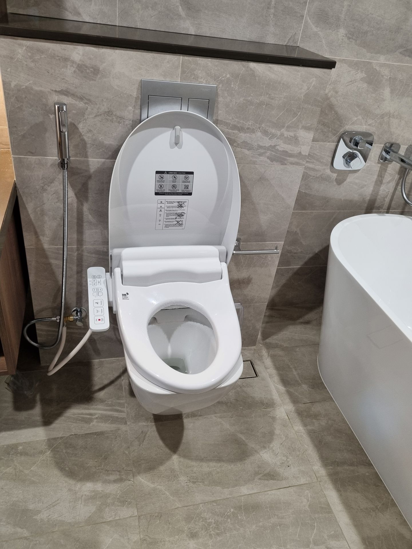 Nắp rửa điện tử thông minh INAX CW-H17VN (CWH17VN) - 11