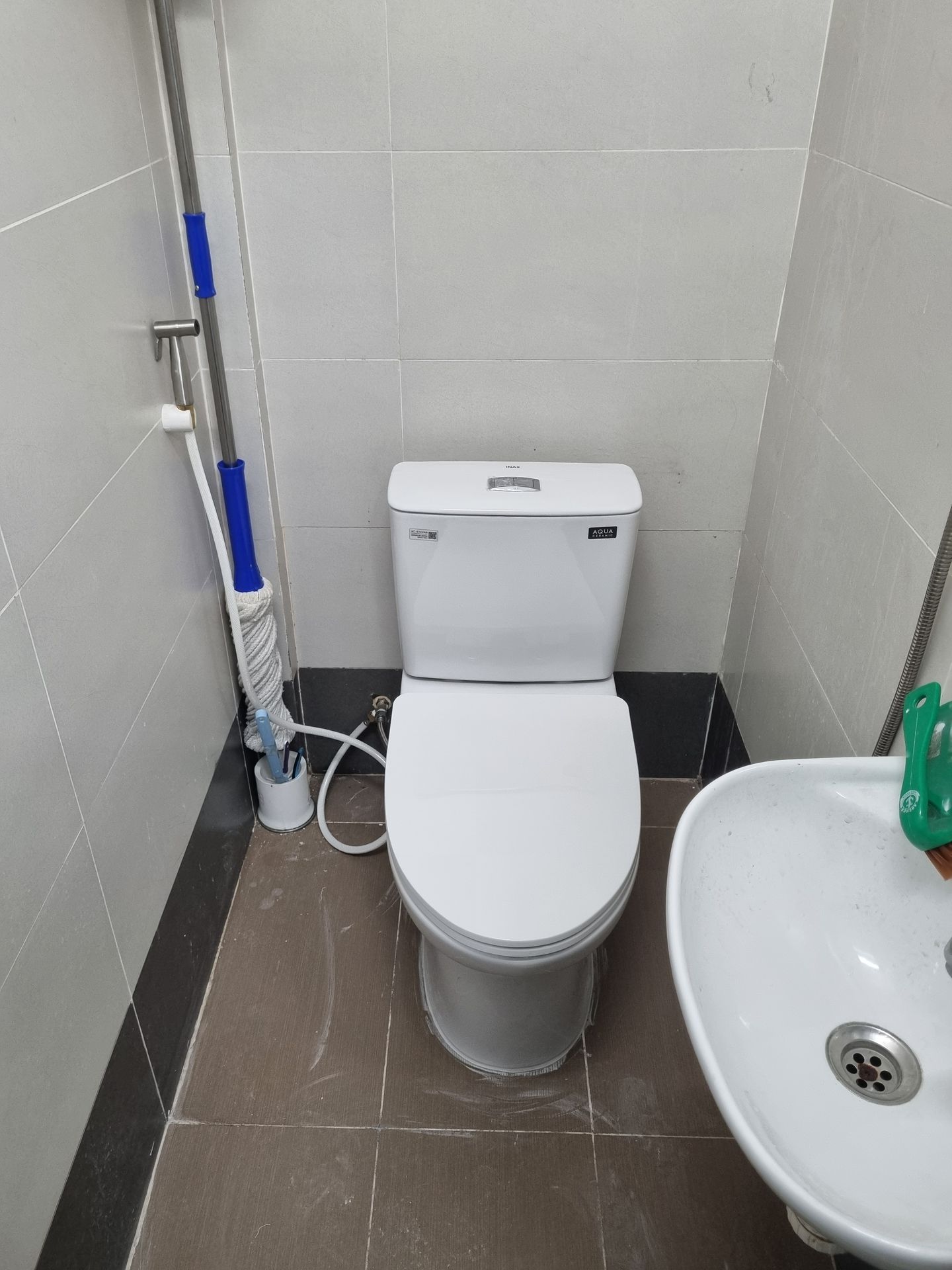 Bồn cầu 2 khối INAX AC-514VAN (AC514VAN) nắp đóng êm - 11