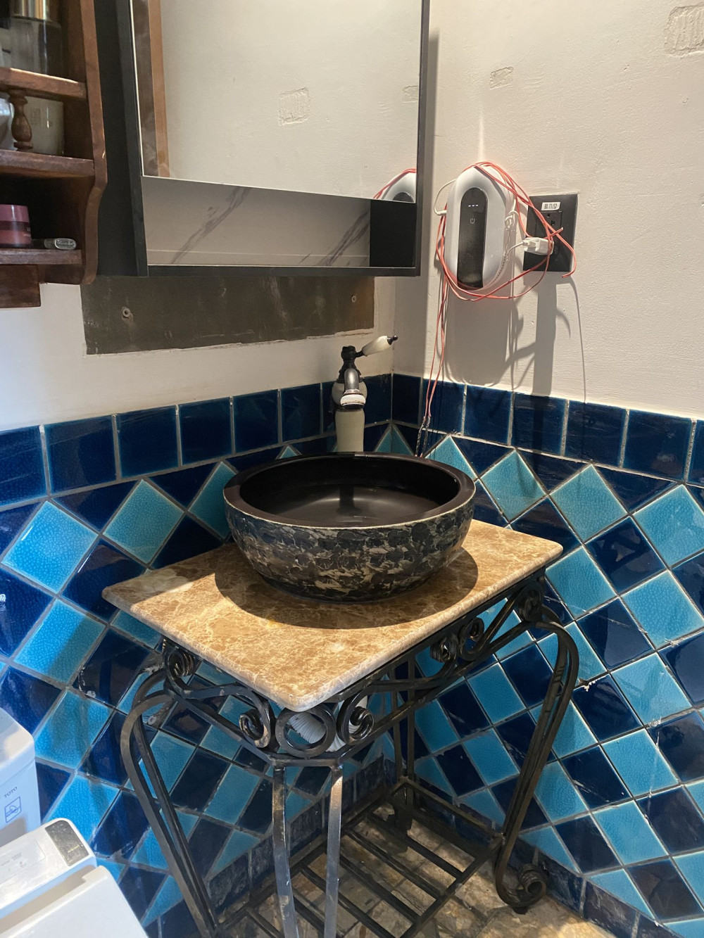 Bộ khung sắt mặt bàn đá để lavabo KANLY FP04 - 8