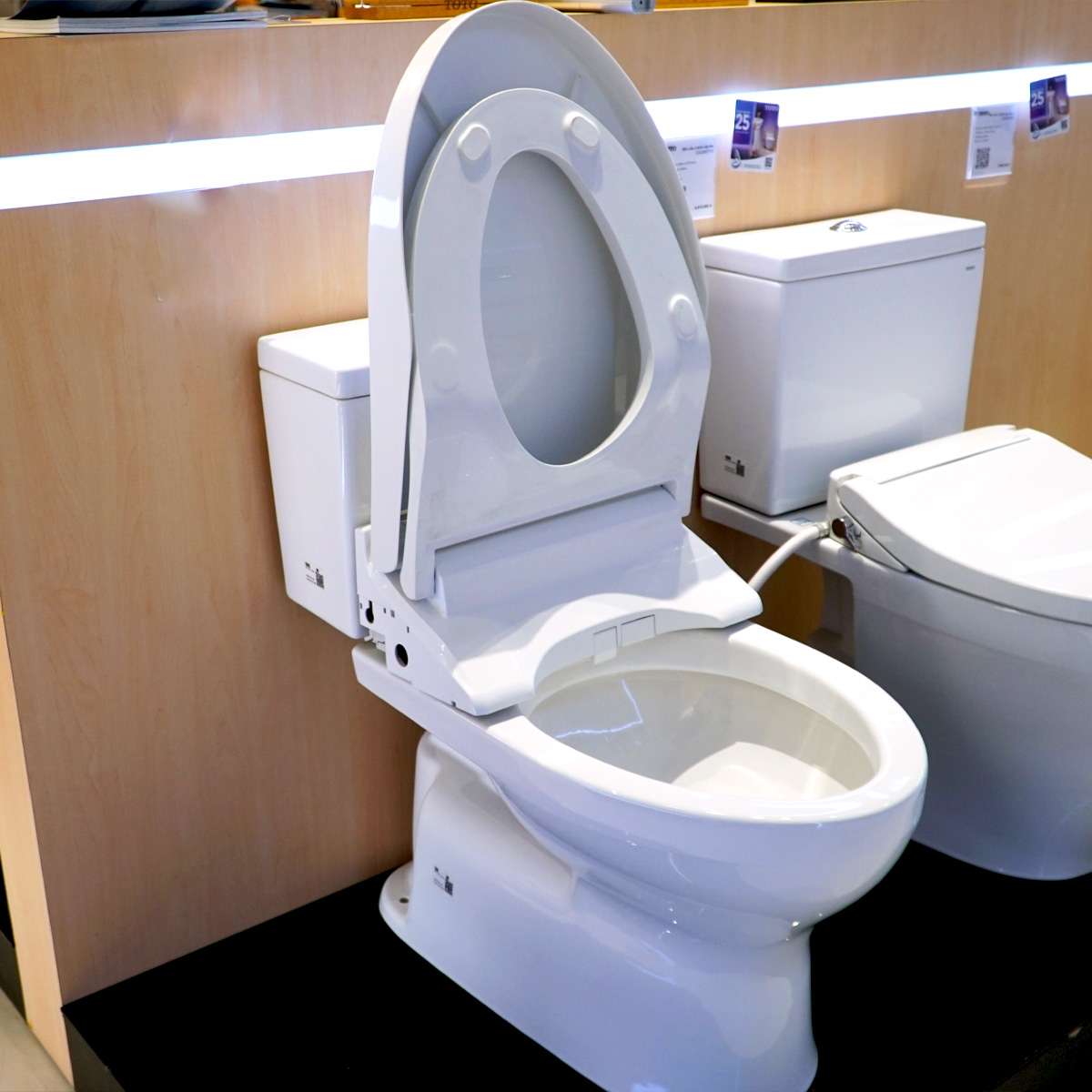 Bồn cầu TOTO CS302DW14 2 khối nắp điện tử Washlet C5 TCF24410AAA - 19