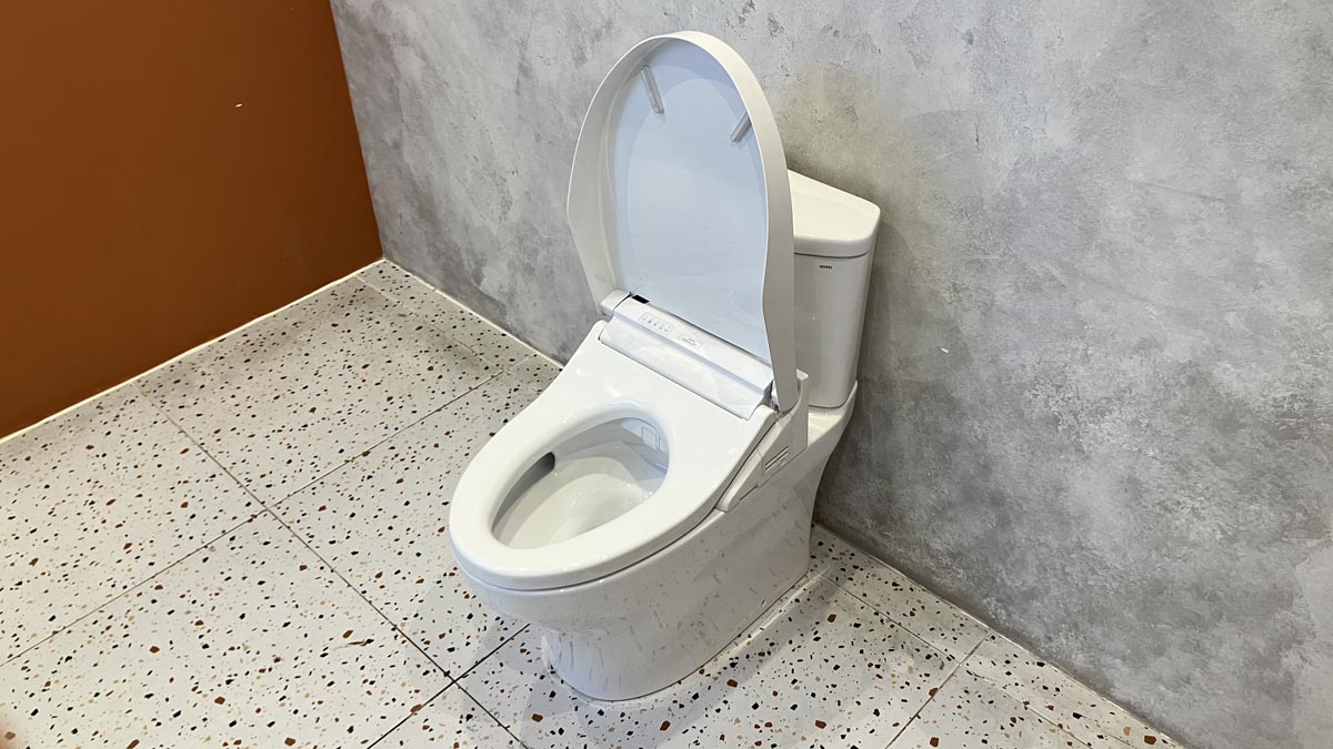 Bồn cầu TOTO CS838DW14 2 khối nắp điện tử Washlet C5 TCF24410AAA - 8
