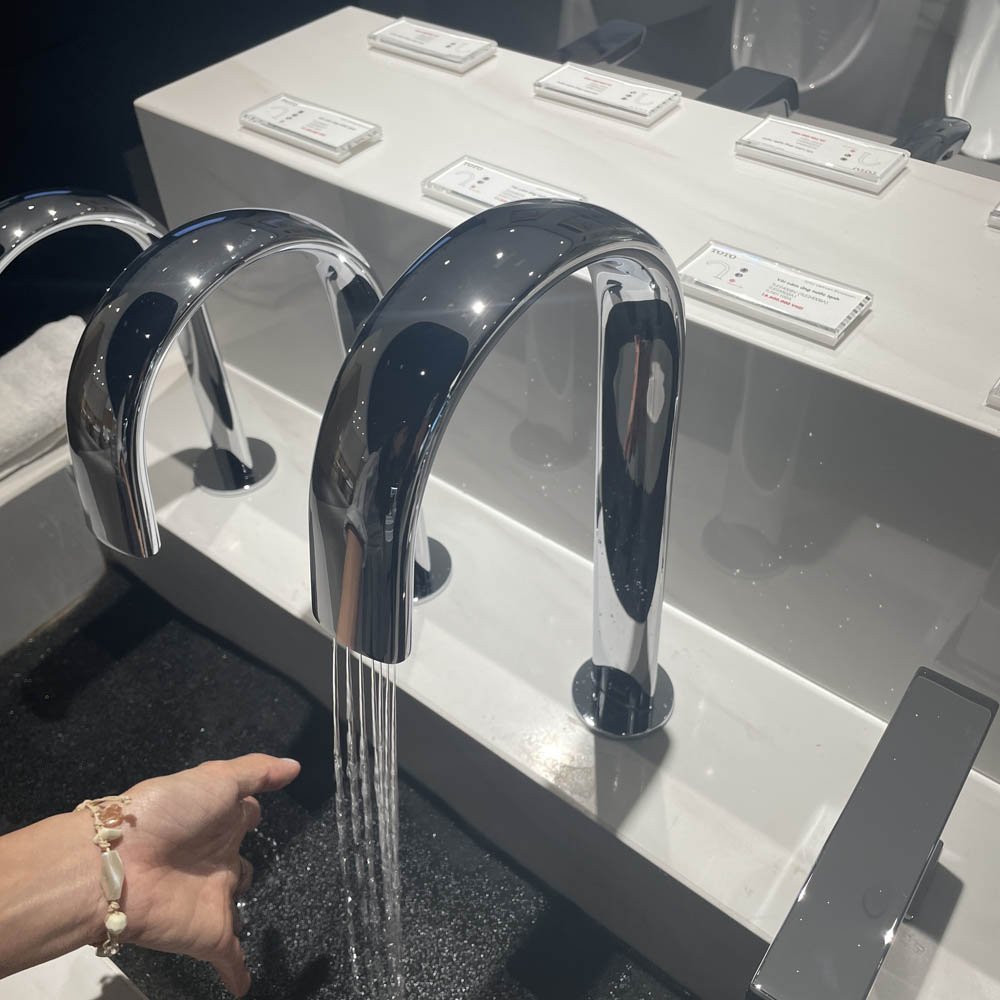 Vòi lavabo cảm ứng TOTO TLE24008A - 3