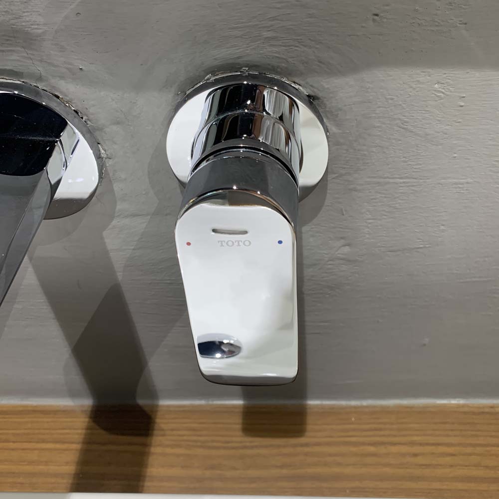 Vòi lavabo nóng lạnh gắn tường GA TOTO TLG04310BB - 6