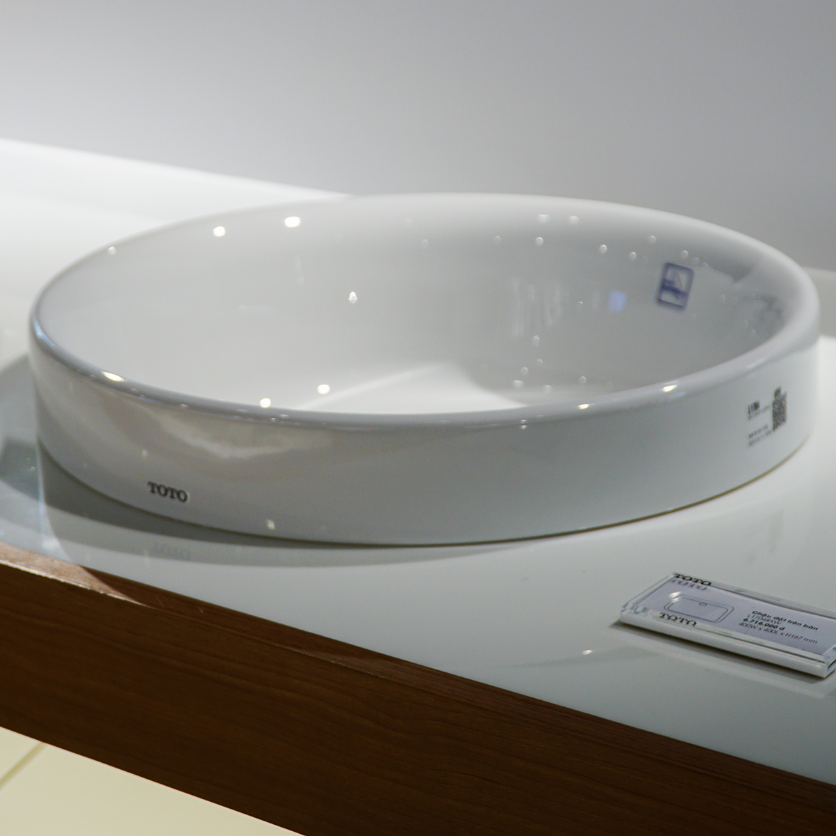 Chậu rửa lavabo đặt bàn TOTO L1704 - 7