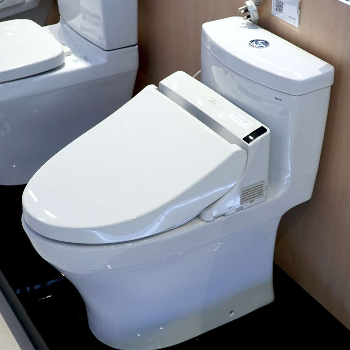 Bồn cầu nắp rửa điện tử TOTO 1 khối MS889DRW6 - 4