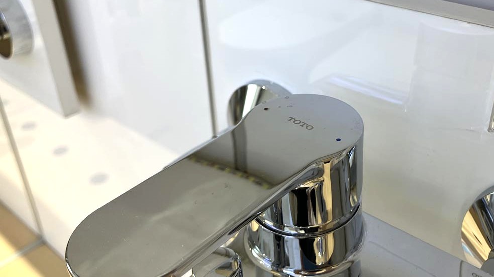 Củ sen tắm nóng lạnh LH Series TOTO TBS06302V - 7