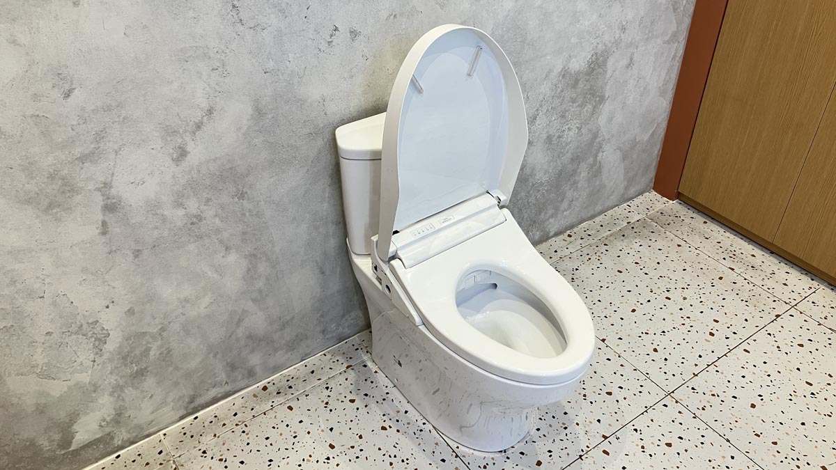 Bồn cầu TOTO CS838DW14 2 khối nắp điện tử Washlet C5 TCF24410AAA - 6