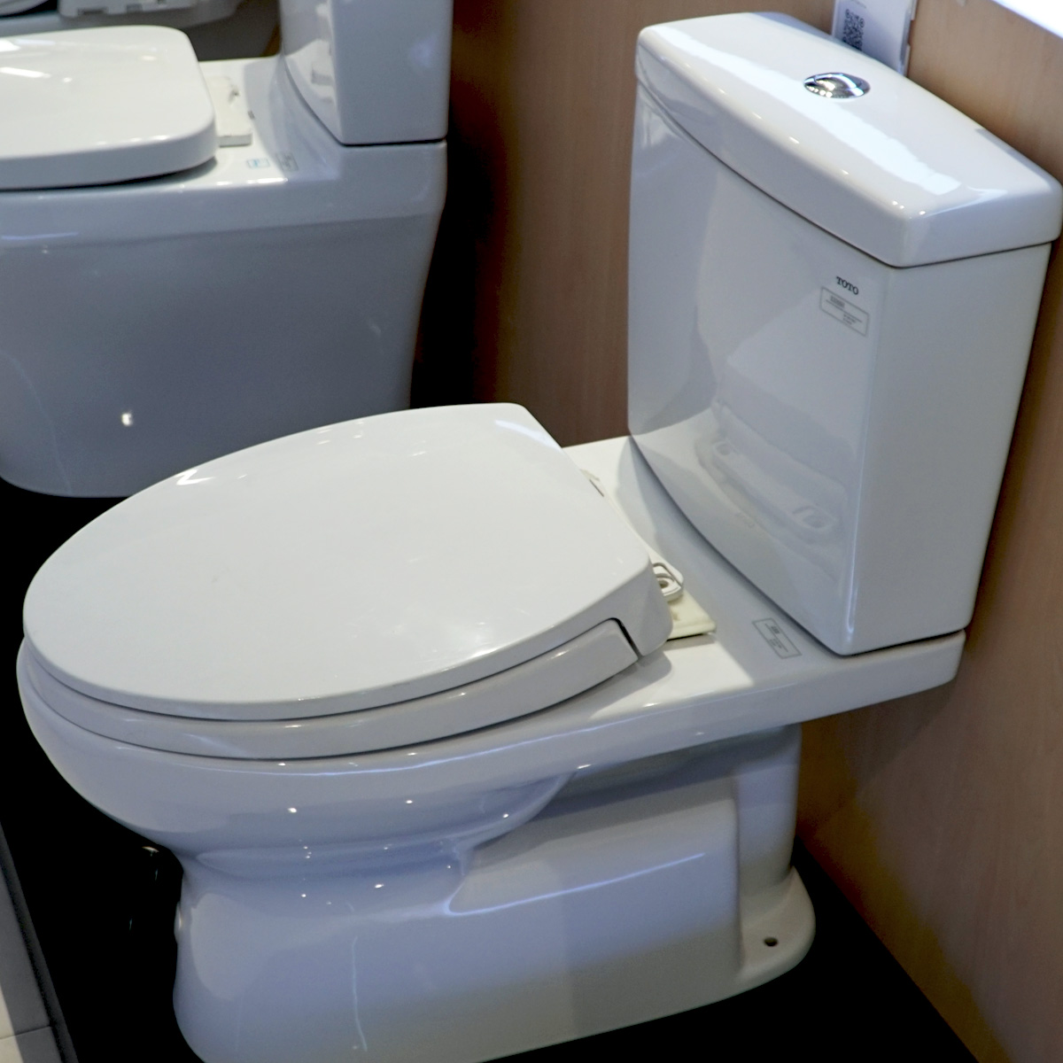 Bồn cầu 2 khối TOTO CS320DRT2 nắp đóng êm TC393VS - 2