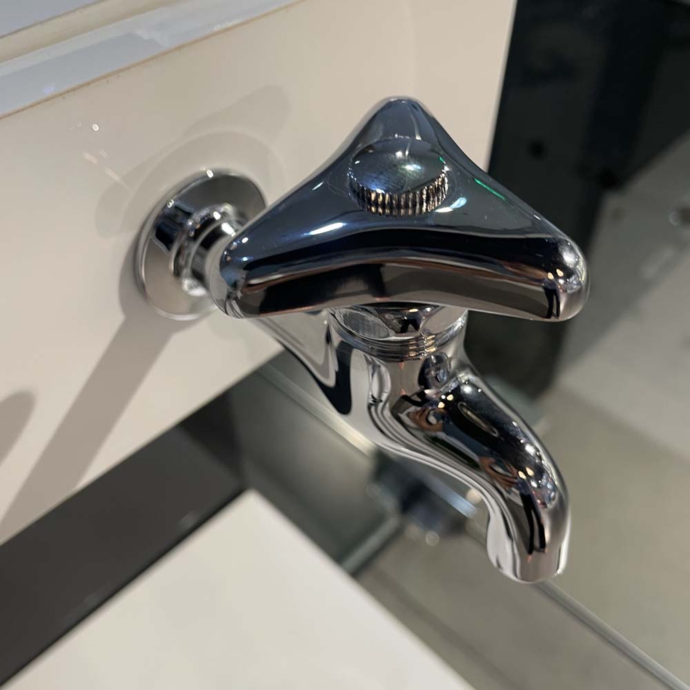 Vòi nước lạnh gắn tường TOTO T23B13 - 3