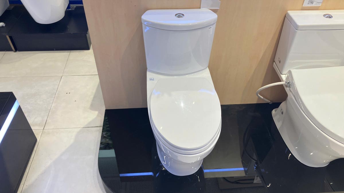 Bồn cầu 2 khối TOTO CS838DT2 nắp đóng êm TC393VS - 3