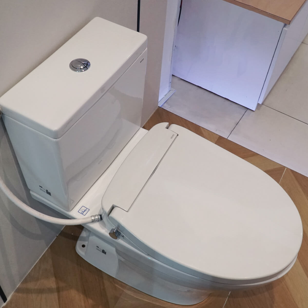 Bồn cầu TOTO CS326DE2 2 khối nắp rửa cơ TCW07S - 12