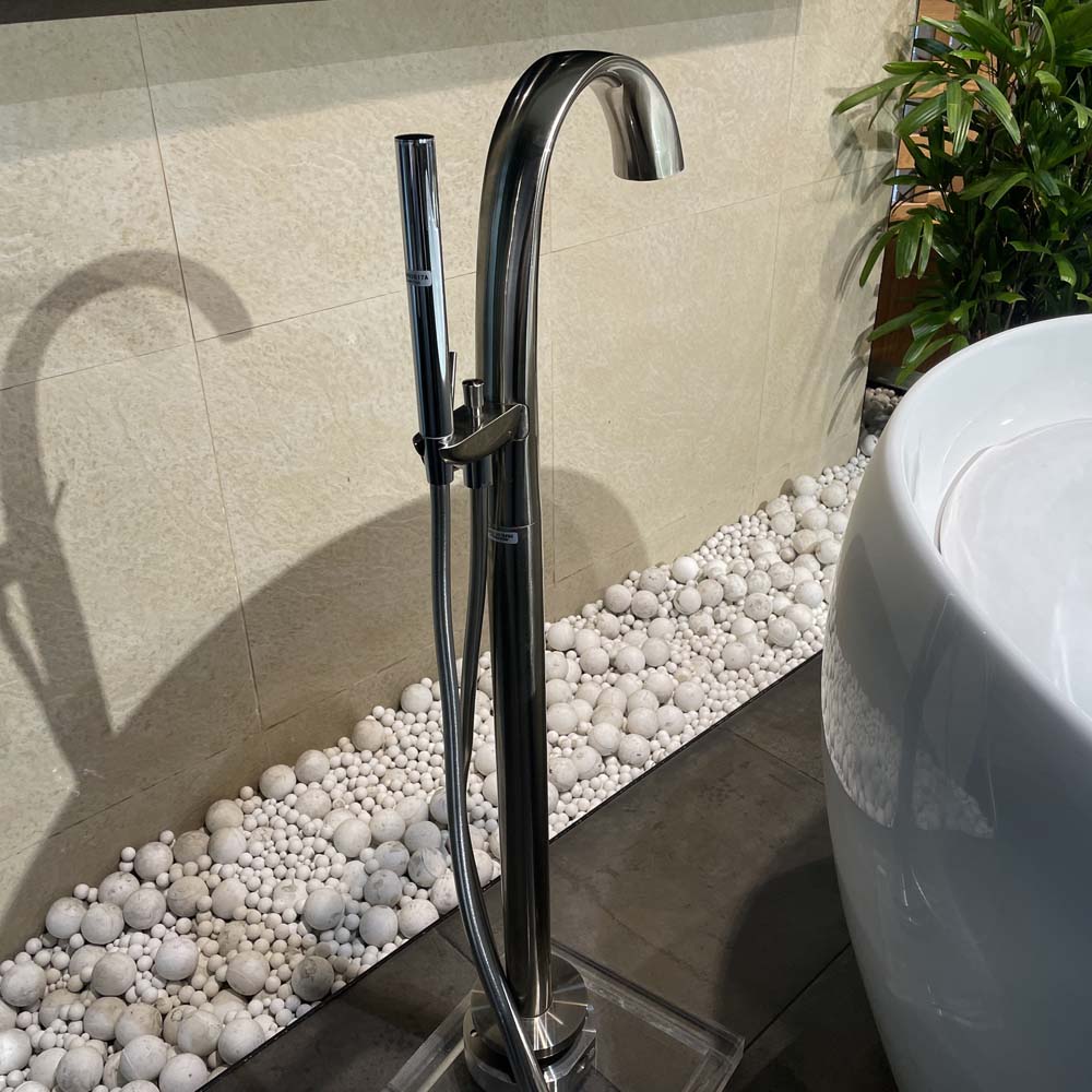 Vòi xả bồn tắm TOTO TBP01301AA TBN01105B đặt sàn nóng lạnh (kèm đế) - 5