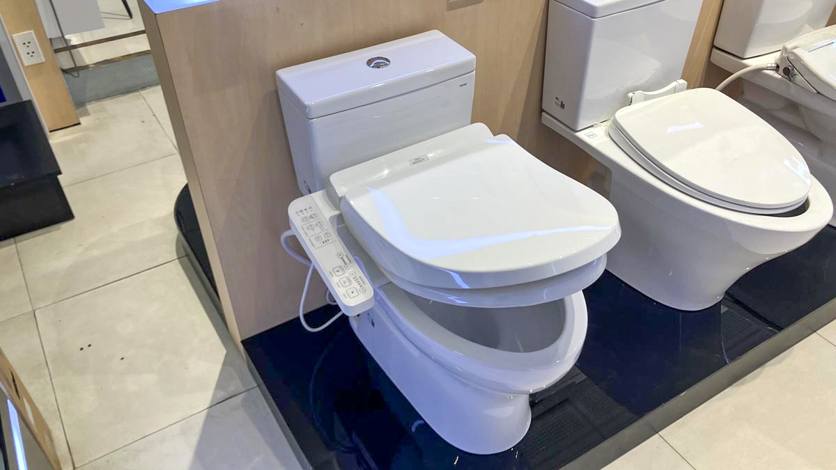 Bồn cầu TOTO CS302DW18 2 khối nắp điện tử TCF23710AAA Washlet C2 cơ bản - 7