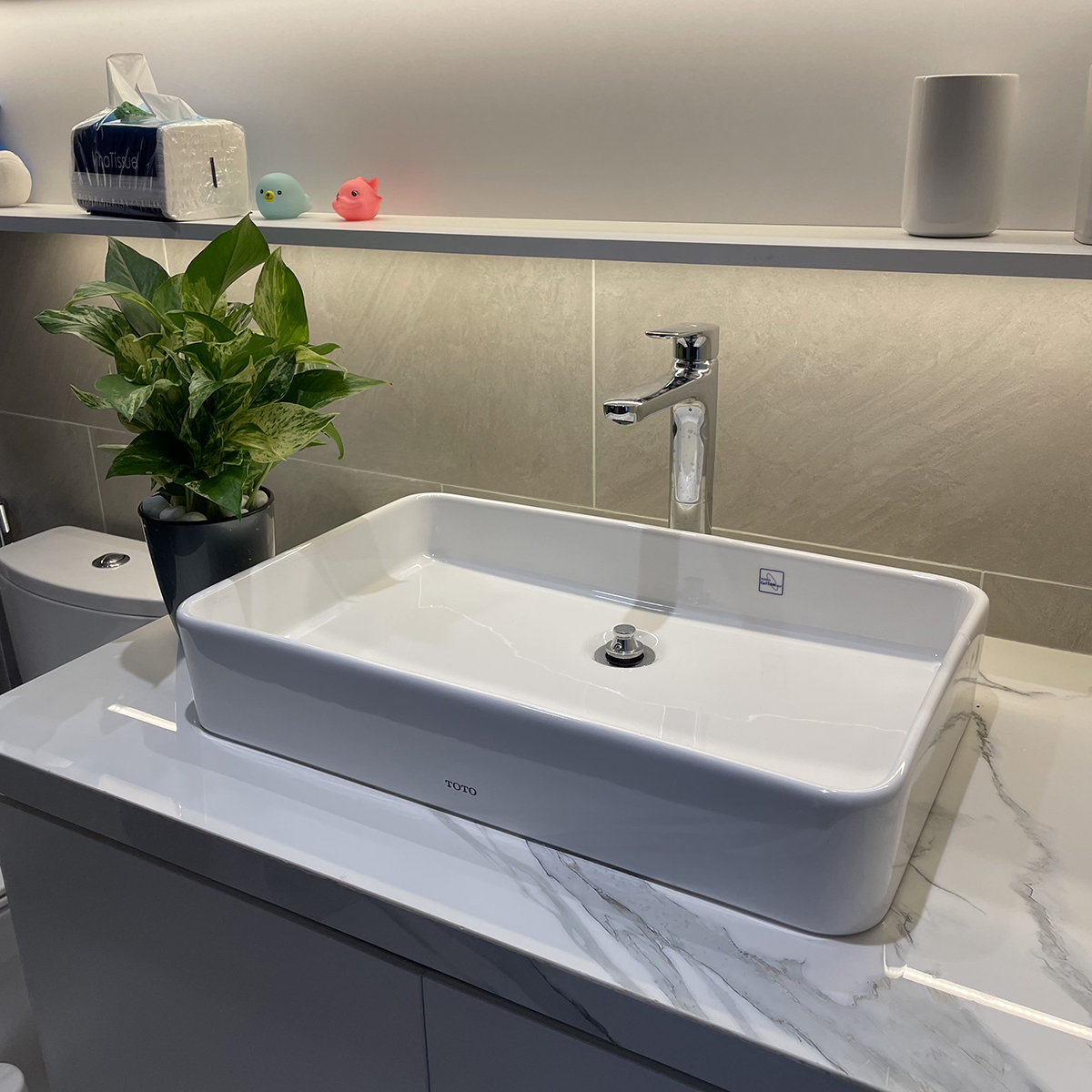 Chậu rửa lavabo đặt bàn TOTO LT952 - 11