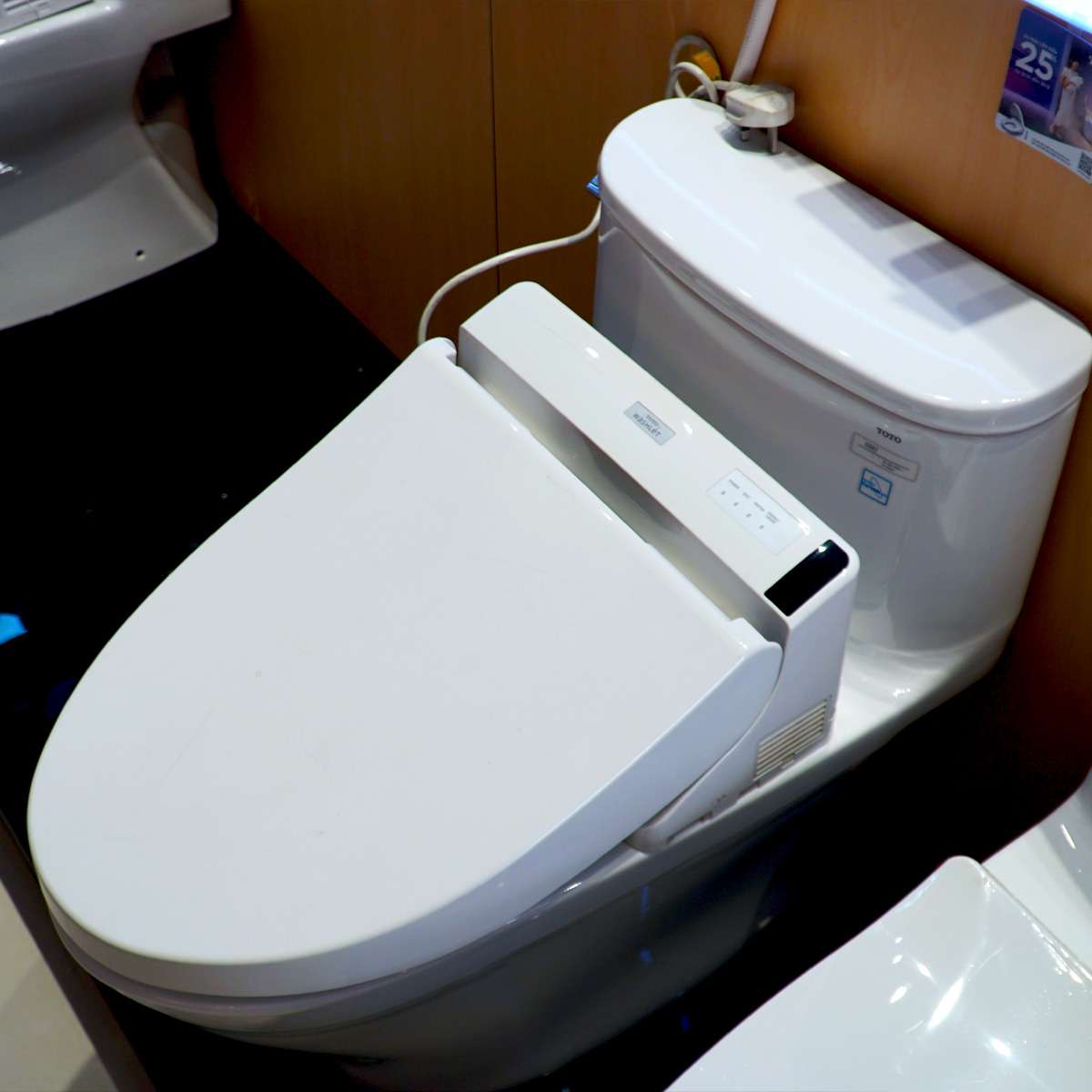 Bồn cầu nắp rửa điện tử TOTO 1 khối MS887RW6 - 4