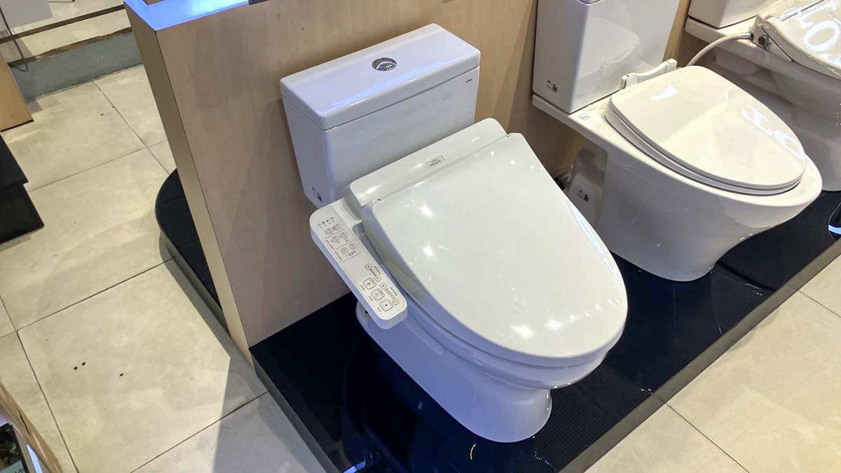 Bồn cầu TOTO CS302DW18 2 khối nắp điện tử TCF23710AAA Washlet C2 cơ bản - 2
