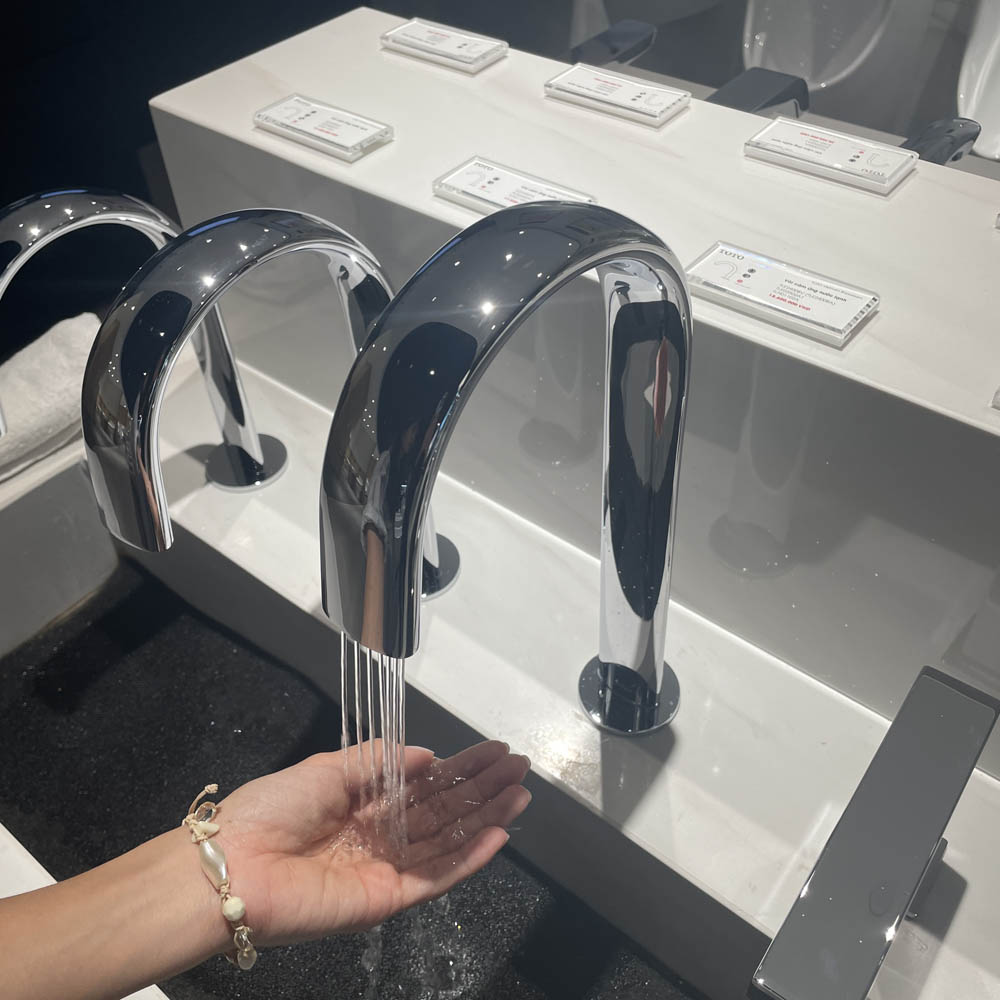 Vòi lavabo cảm ứng TOTO TLE24008A - 9