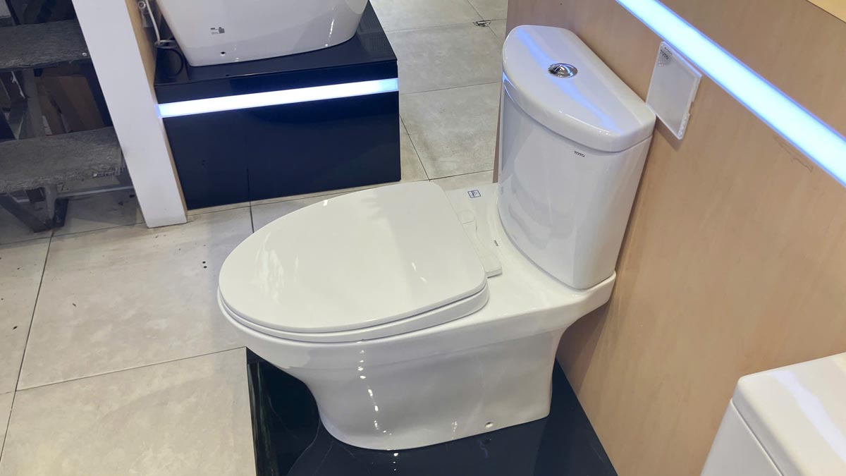 Bồn cầu 2 khối TOTO CS838DT10 nắp đóng êm TC395VS - 5